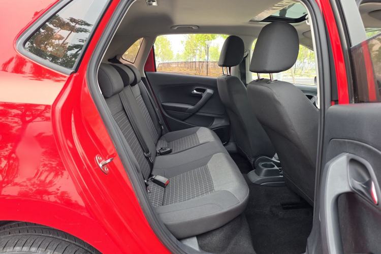 Used Volkswagen Polo 2016 1.6L Automatic Comfort Model Interior 6