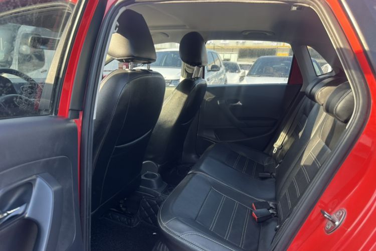 Used Volkswagen Polo 2016 1.6L Automatic Comfort Model Interior 6