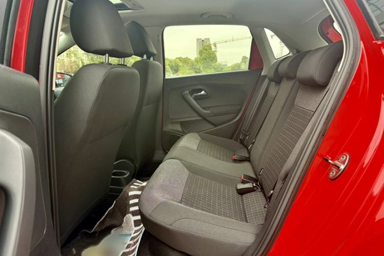 Used Volkswagen Polo 2016 1.6L Automatic Comfort Model Interior 6