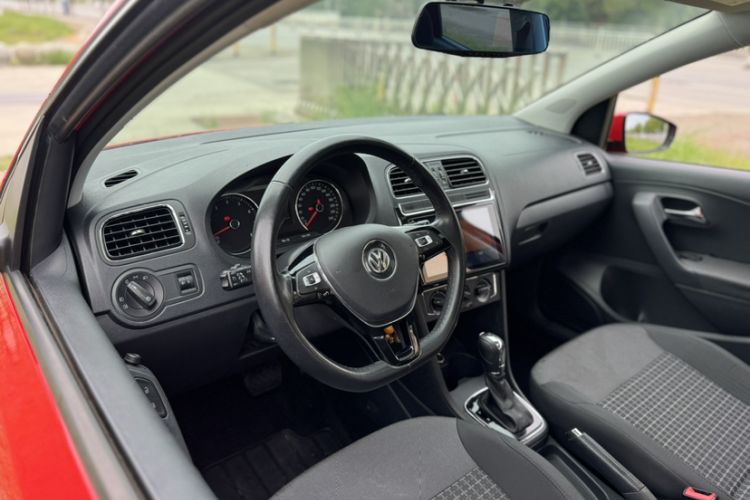 Used Volkswagen Polo 2016 1.6L Automatic Comfort Model Interior 6
