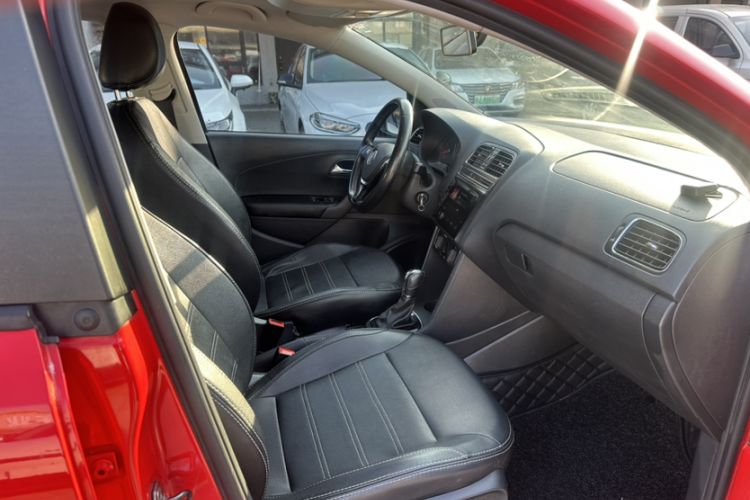 Used Volkswagen Polo 2016 1.6L Automatic Comfort Model Interior 7