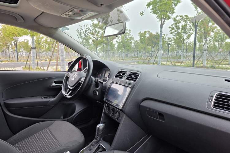 Used Volkswagen Polo 2016 1.6L Automatic Comfort Model Interior 8