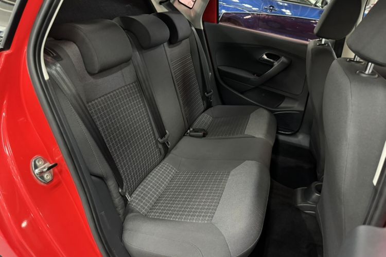 Used Volkswagen Polo 2016 1.6L Automatic Comfort Model Interior 9