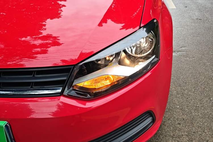 Used Volkswagen Polo 2016 1.4L Manual Fashion Model Left Front Headlight