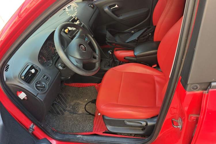 Used Volkswagen Polo 2016 1.4L Manual Fashion Model Left Front Seat
