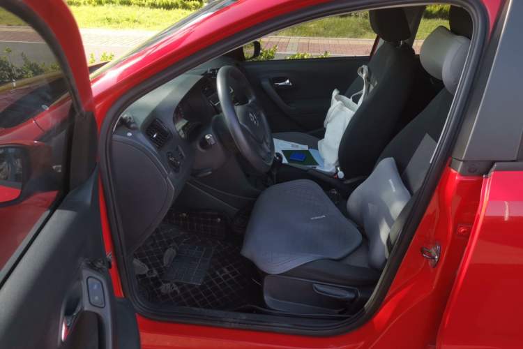 Used Volkswagen Polo 2016 1.4L Manual Fashion Model Left Front Seat
