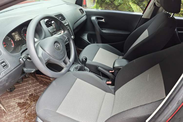 Used Volkswagen Polo 2016 1.4L Manual Fashion Model Left Front Seat
