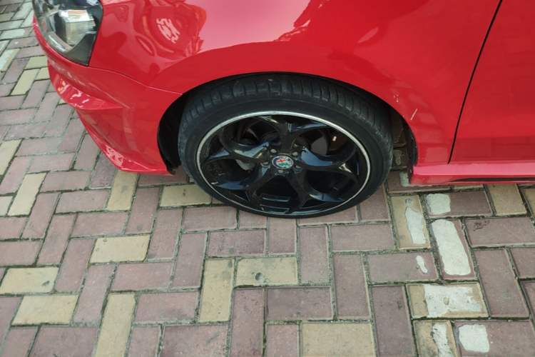 Used Volkswagen Polo 2016 1.4L Manual Fashion Model Left Front Wheel Hub