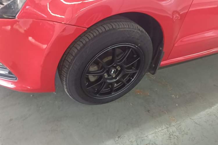 Used Volkswagen Polo 2016 1.6L Automatic Comfort Model Left Front Wheel Hub