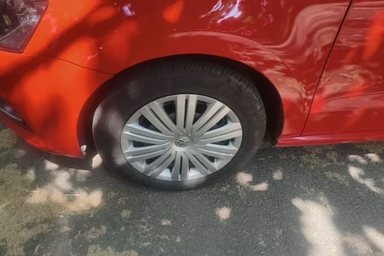 Used Volkswagen Polo 2016 1.6L Automatic Comfort Model Left Front Wheel Hub