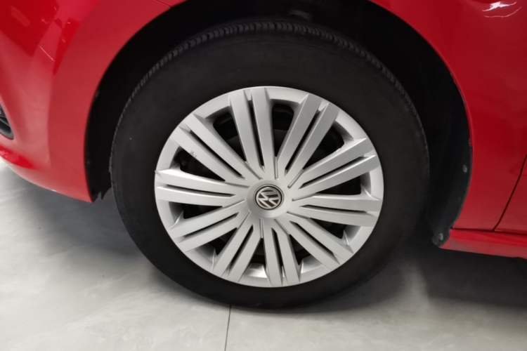 Used Volkswagen Polo 2016 1.6L Automatic Comfort Model Left Front Wheel Hub
