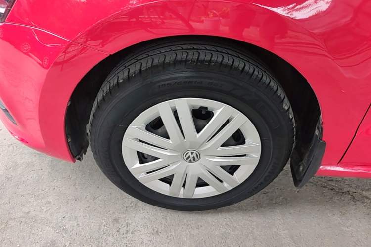 Used Volkswagen Polo 2016 1.4L Manual Fashion Model Left Front Wheel Hub