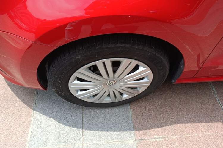 Used Volkswagen Polo 2016 1.6L Automatic Comfort Model Left Front Wheel Hub