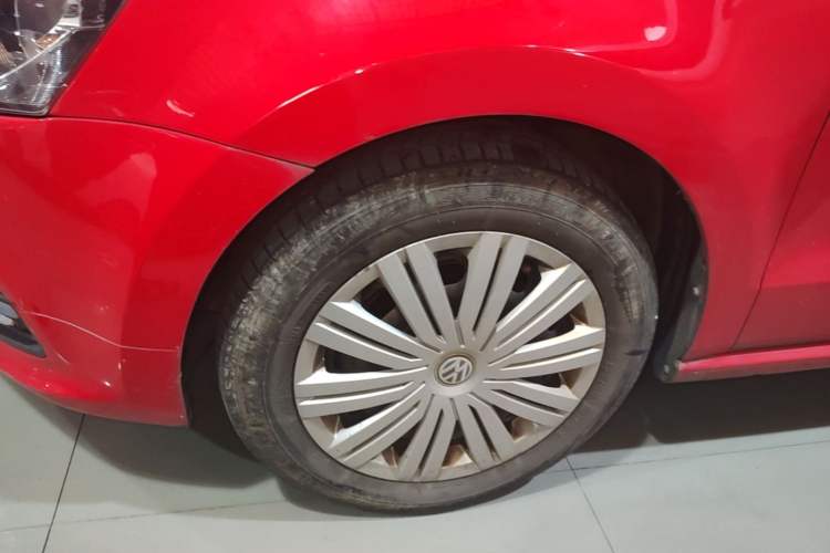 Used Volkswagen Polo 2016 1.6L Automatic Comfort Model Left Front Wheel Hub