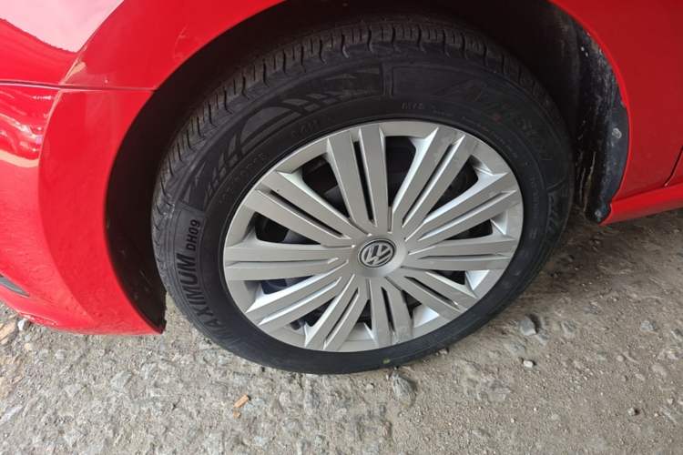 Used Volkswagen Polo 2016 1.6L Automatic Comfort Model Left Front Wheel Hub
