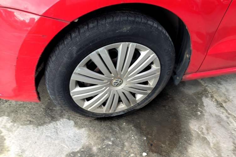 Used Volkswagen Polo 2016 1.6L Automatic Comfort Model Left Front Wheel Hub