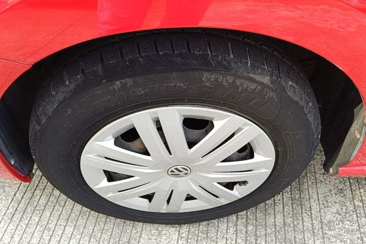 Used Volkswagen Polo 2016 1.4L Automatic Trendy Model Left Front Wheel Hub