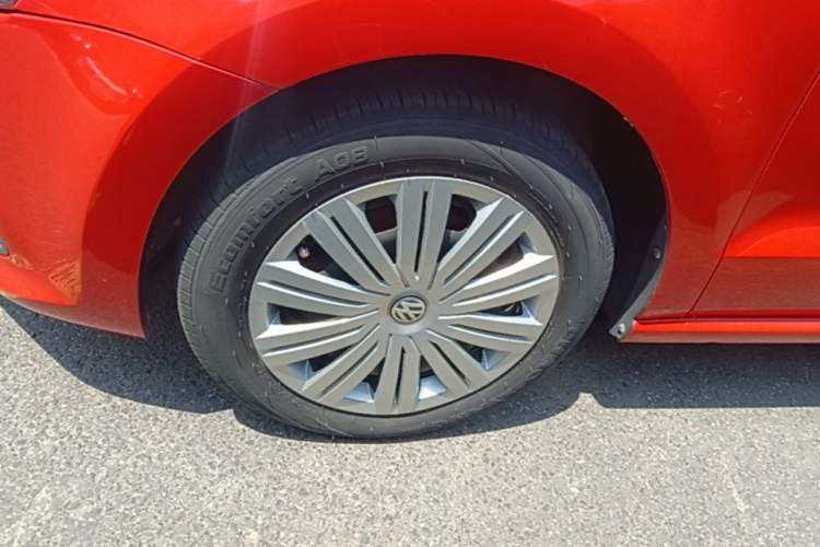 Used Volkswagen Polo 2016 1.6L Automatic Comfort Model Left Front Wheel Hub