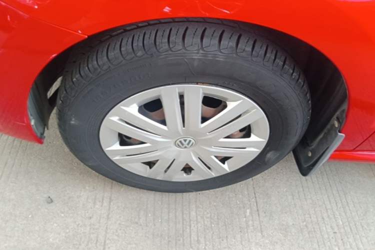 Used Volkswagen Polo 2016 1.4L Manual Fashion Model Left Front Wheel Hub