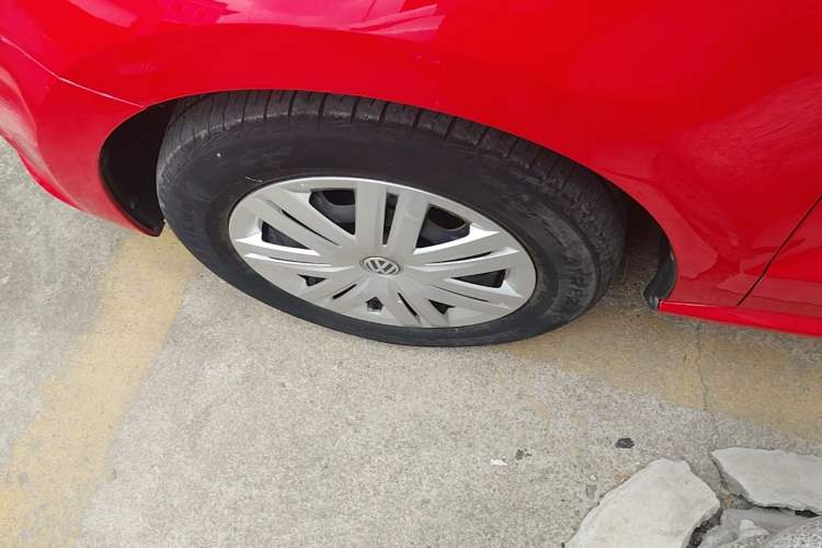 Used Volkswagen Polo 2016 1.4L Manual Fashion Model Left Front Wheel Hub