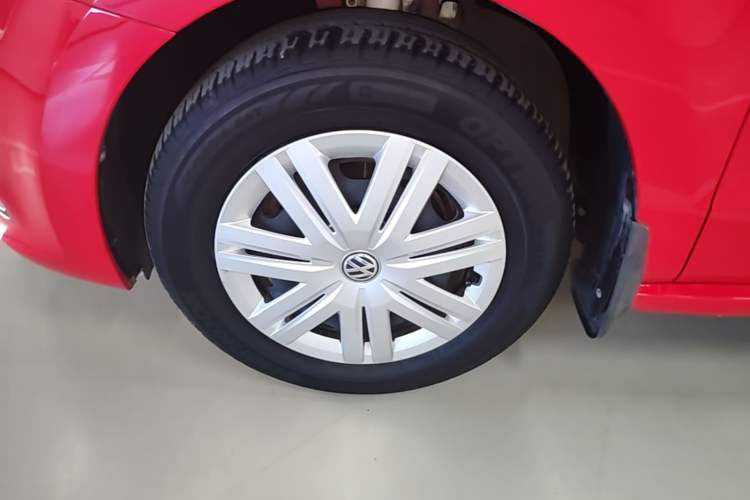 Used Volkswagen Polo 2016 1.4L Manual Fashion Model Left Front Wheel Hub