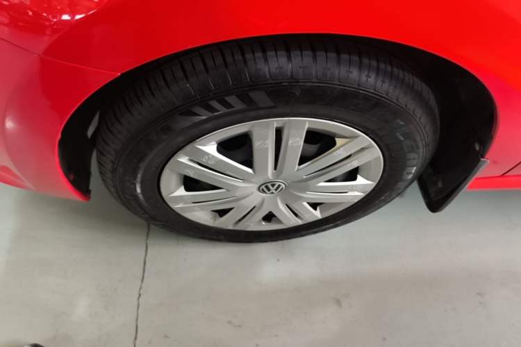 Used Volkswagen Polo 2016 1.4L Automatic Trendy Model Left Front Wheel Hub
