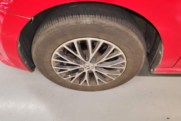 Used Volkswagen Polo 2016 1.4L Automatic Trendy Model Left Front Wheel Hub