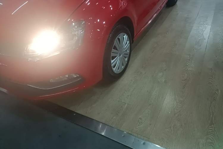 Used Volkswagen Polo 2016 1.6L Automatic Comfort Model Left Front Wheel Hub
