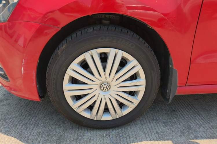 Used Volkswagen Polo 2016 1.6L Automatic Comfort Model Left Front Wheel Hub