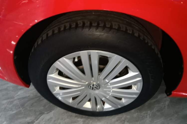 Used Volkswagen Polo 2016 1.6L Automatic Comfort Model Left Front Wheel Hub