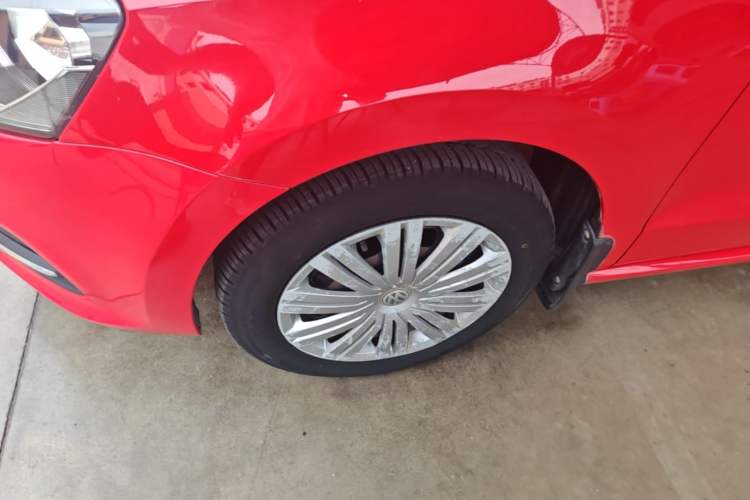 Used Volkswagen Polo 2016 1.6L Automatic Comfort Model Left Front Wheel Hub
