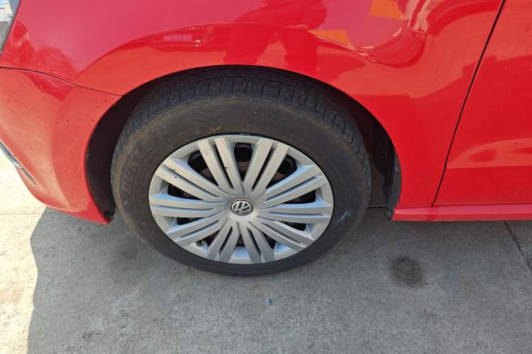 Used Volkswagen Polo 2016 1.6L Automatic Comfort Model Left Front Wheel Hub