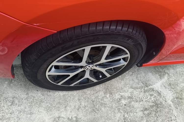 Used Volkswagen Polo 2016 1.6L Automatic Comfort Model Left Front Wheel Hub