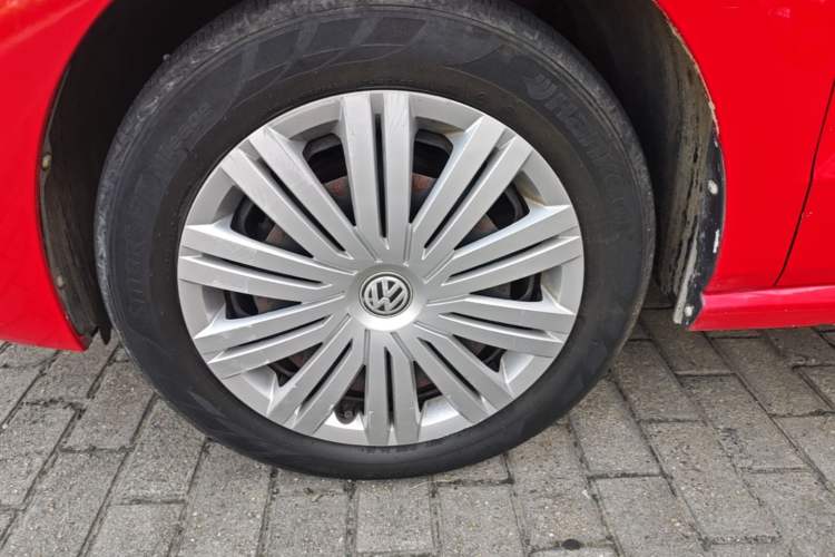 Used Volkswagen Polo 2016 1.6L Automatic Comfort Model Left Front Wheel Hub