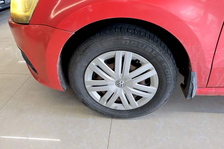 Used Volkswagen Polo 2016 1.4L Automatic Trendy Model Left Front Wheel Hub