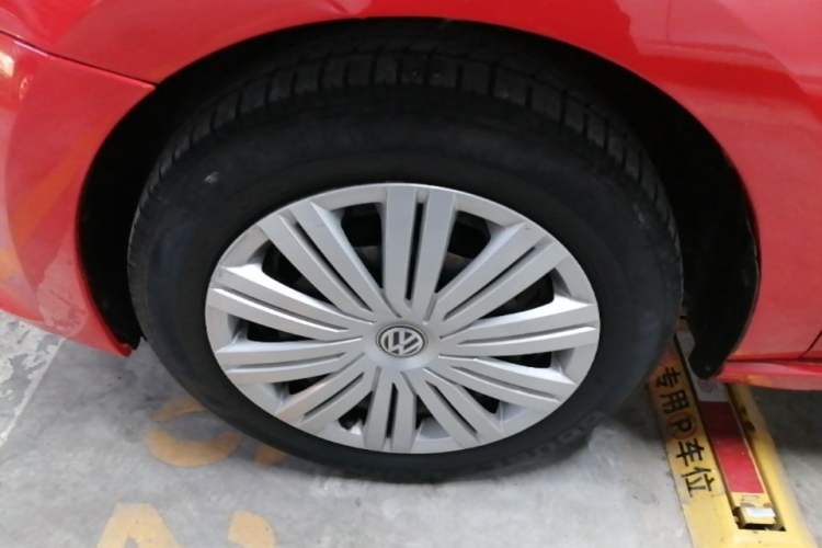 Used Volkswagen Polo 2016 1.6L Automatic Comfort Model Left Front Wheel Hub