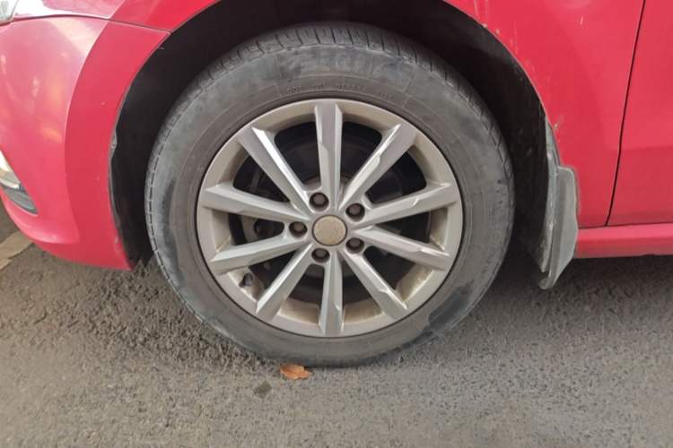 Used Volkswagen Polo 2016 1.6L Automatic Comfort Model Left Front Wheel Hub