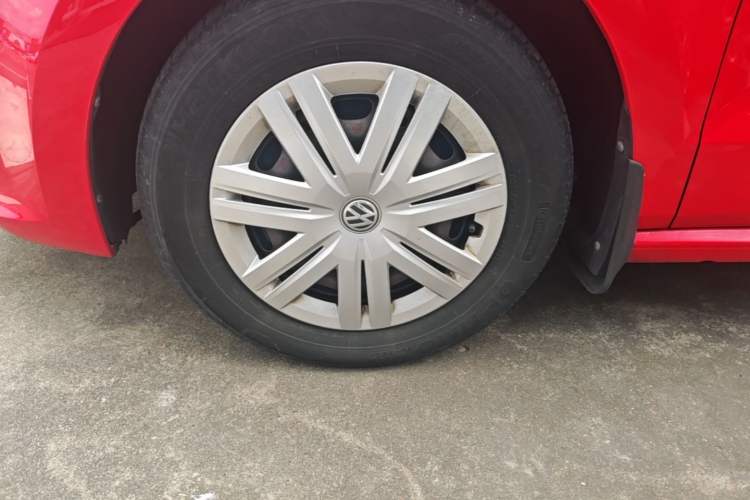 Used Volkswagen Polo 2016 1.4L Automatic Trendy Model Left Front Wheel Hub