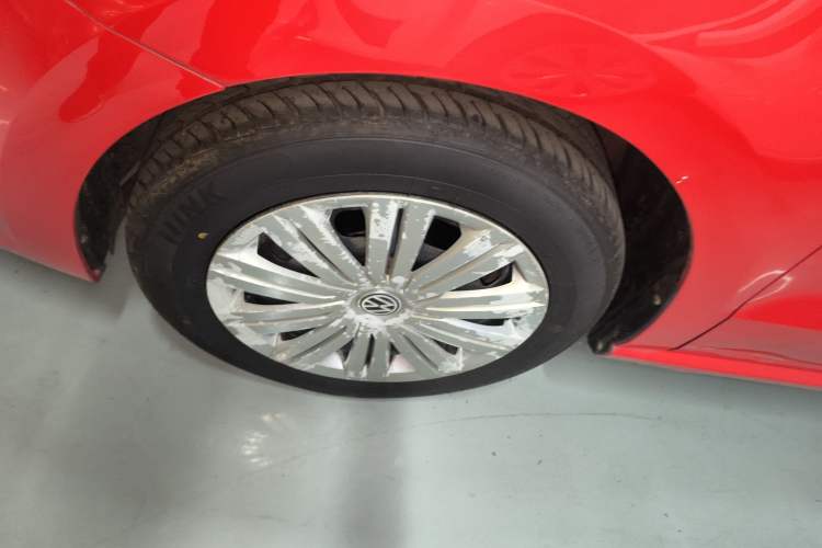 Used Volkswagen Polo 2016 1.6L Automatic Comfort Model Left Front Wheel Hub