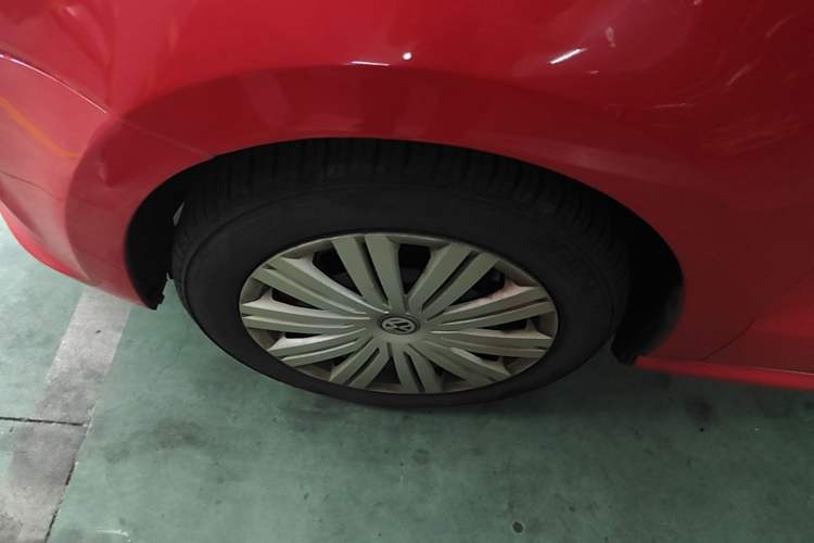Used Volkswagen Polo 2016 1.6L Automatic Comfort Model Left Front Wheel Hub
