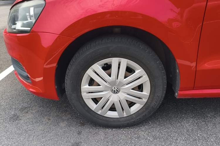 Used Volkswagen Polo 2016 1.4L Manual Fashion Model Left Front Wheel Hub