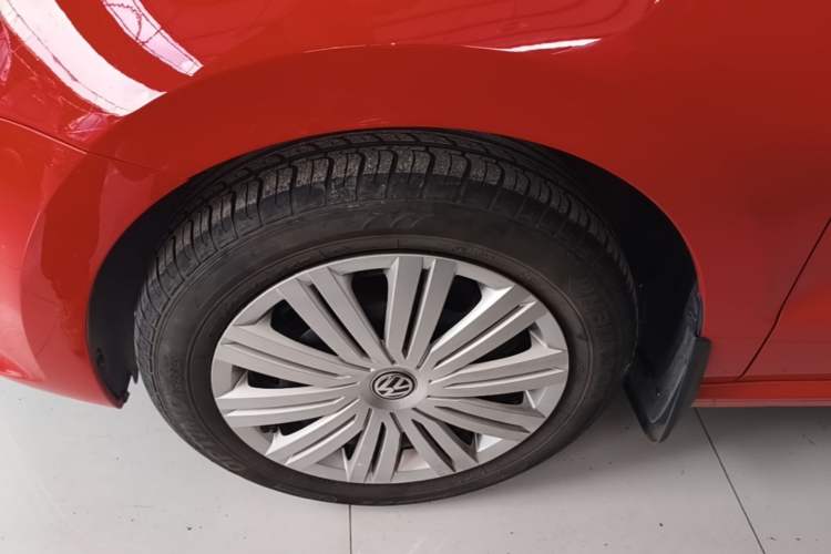 Used Volkswagen Polo 2016 1.6L Automatic Comfort Model Left Front Wheel Hub