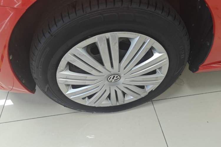 Used Volkswagen Polo 2016 1.6L Automatic Comfort Model Left Front Wheel Hub
