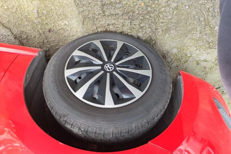 Used Volkswagen Polo 2016 1.4L Automatic Trendy Model Left Front Wheel Hub