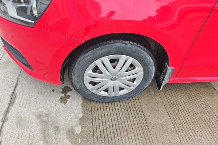Used Volkswagen Polo 2016 1.4L Manual Fashion Model Left Front Wheel Hub