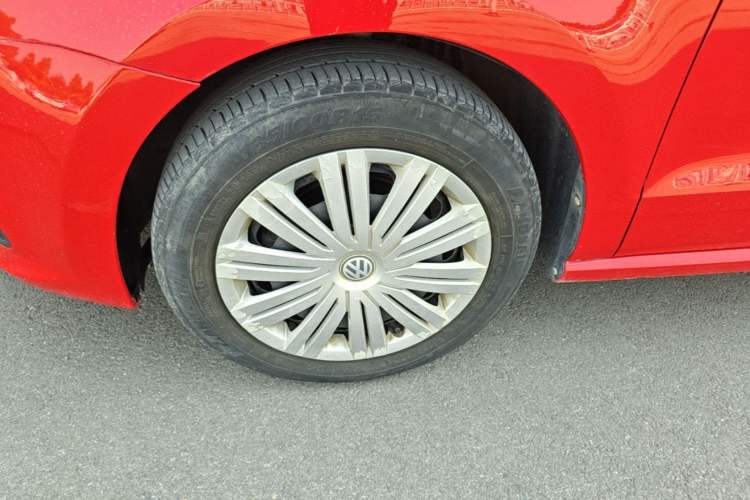 Used Volkswagen Polo 2016 1.6L Automatic Comfort Model Left Front Wheel Hub