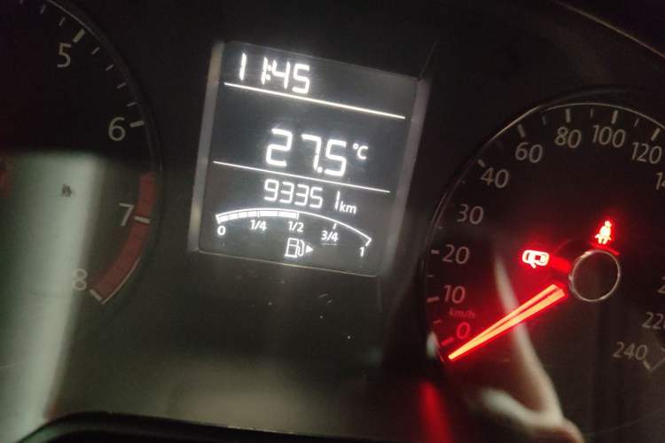 Used Volkswagen Polo 2016 1.4L Manual Fashion Model Odometer Close Up