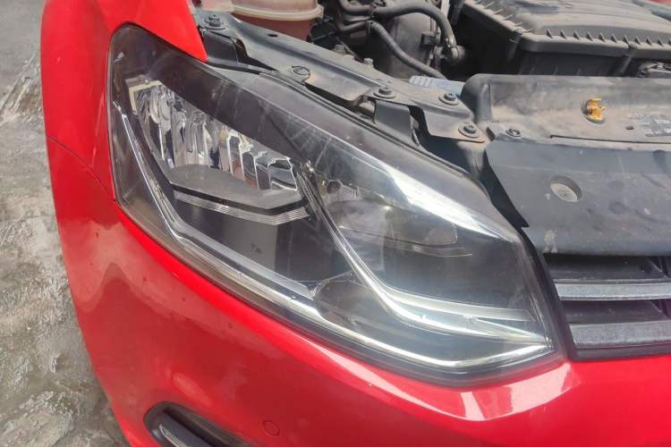 Used Volkswagen Polo 2016 1.6L Automatic Luxury Model Right Front Headlight