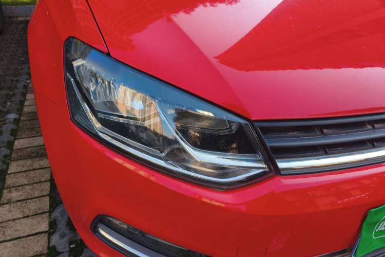 Used Volkswagen Polo 2016 1.6L Automatic Comfort Model Right Front Headlight