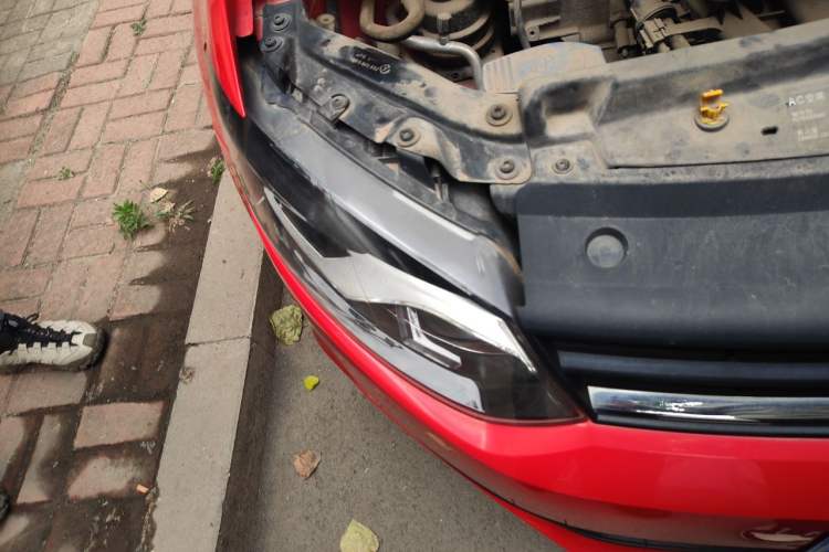 Used Volkswagen Polo 2016 1.4L Manual Fashion Model Right Front Headlight
